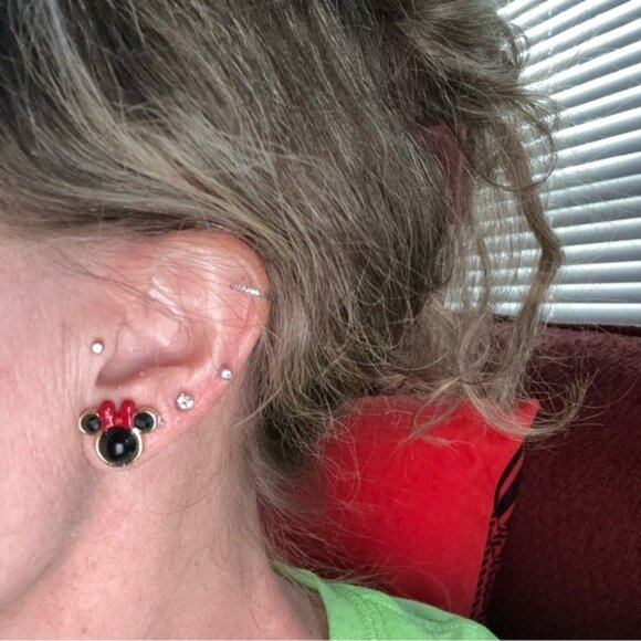 Kate Spade Minnie Mouse Stud Earrings Gold Black Red Bow Disney Disneyland World - Picture 2 of 4